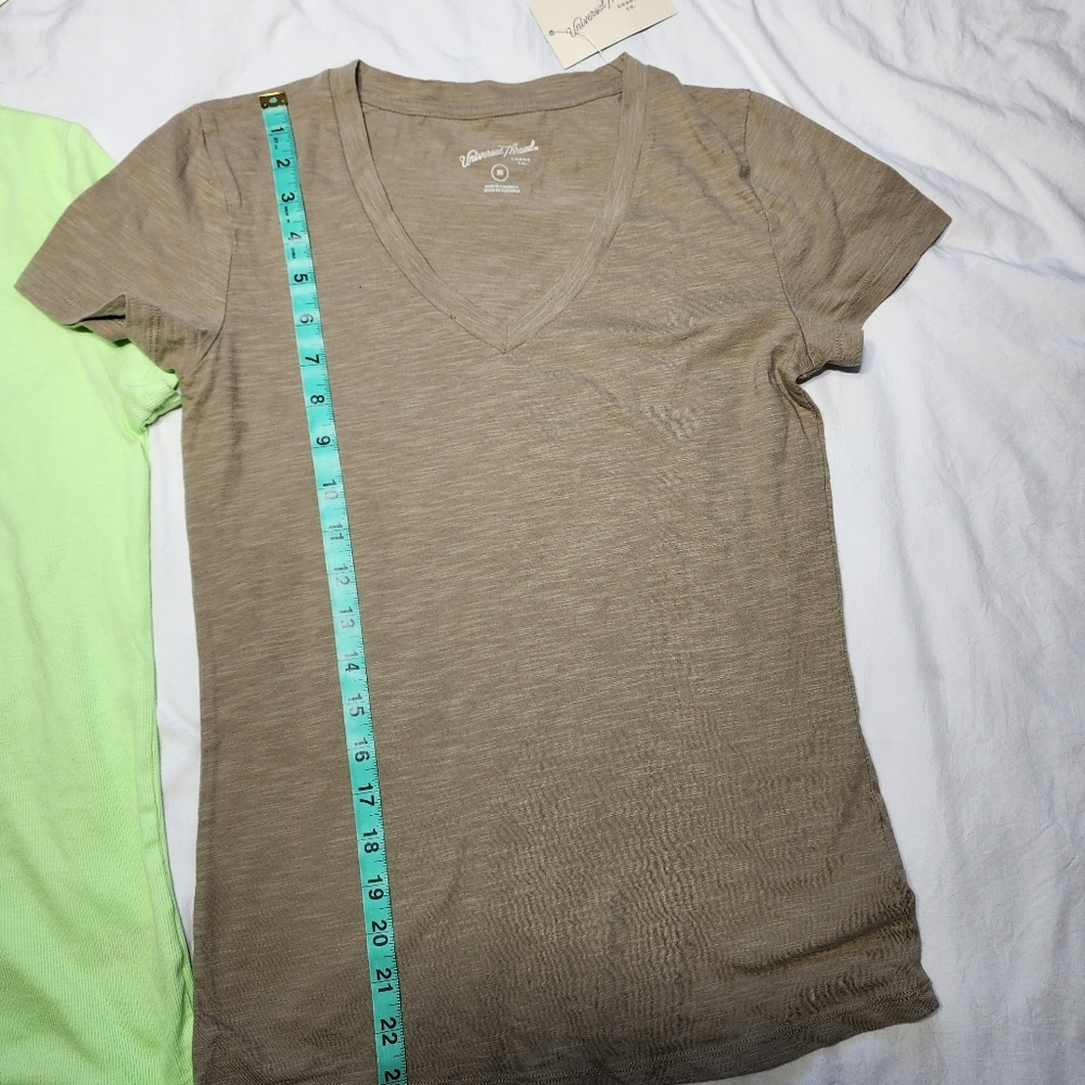 A New Day & Universal Thread Brown and Green V-Neck Women's T-Shirts Size XS - Picture 4 of 8